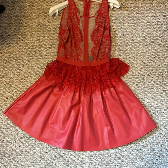 BGBC beautiful red dress - Picture 6 of 7